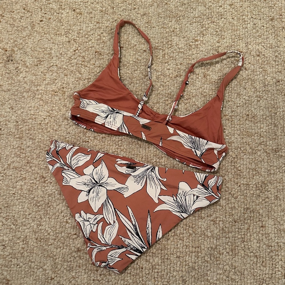 roxy swimsuit - Picture 4 of 4